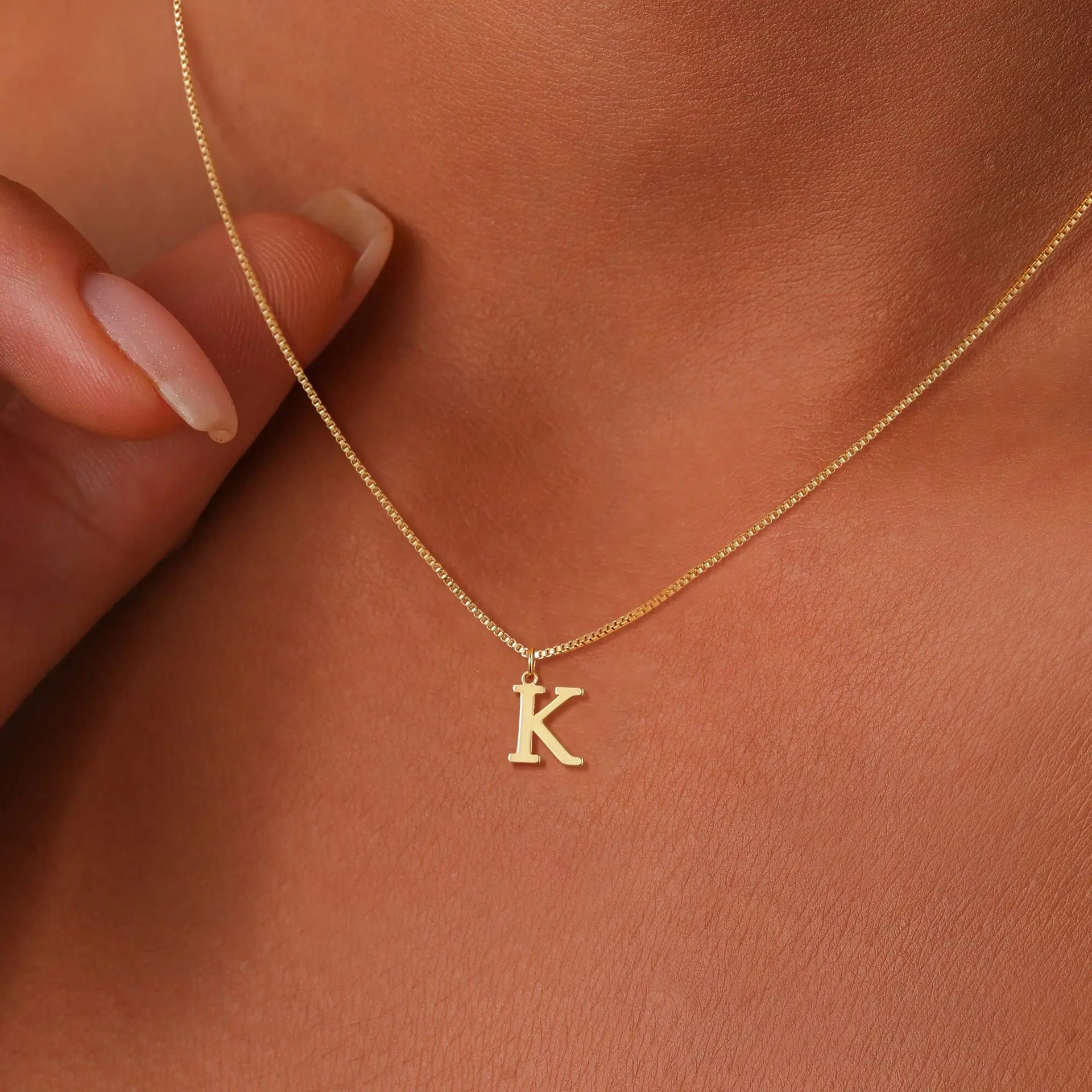 Collier initial A-Z plaqué or 18 carats, collier en acier inoxydable avec lettres mignonnes pour femmes