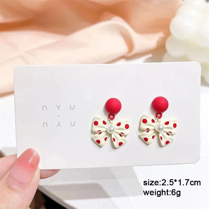 Boucles d'oreilles pendantes pour femme, blanc pur, fleur épanouie, acrylique, émail, papillon, imitation perle, cœur, élégantes, Brinc — 10/10