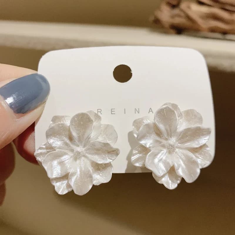Boucles d'oreilles pendantes pour femme, blanc pur, fleur épanouie, acrylique, émail, papillon, imitation perle, cœur, élégantes, Brinc — 5/10